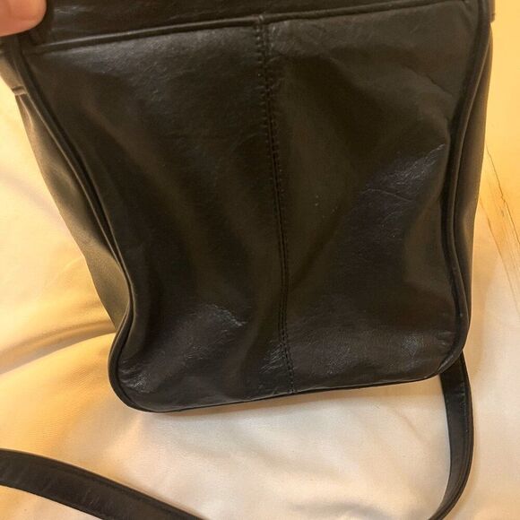 Jaclyn Smith Faux Leather Black Messenger Bag - Picture 3 of 6